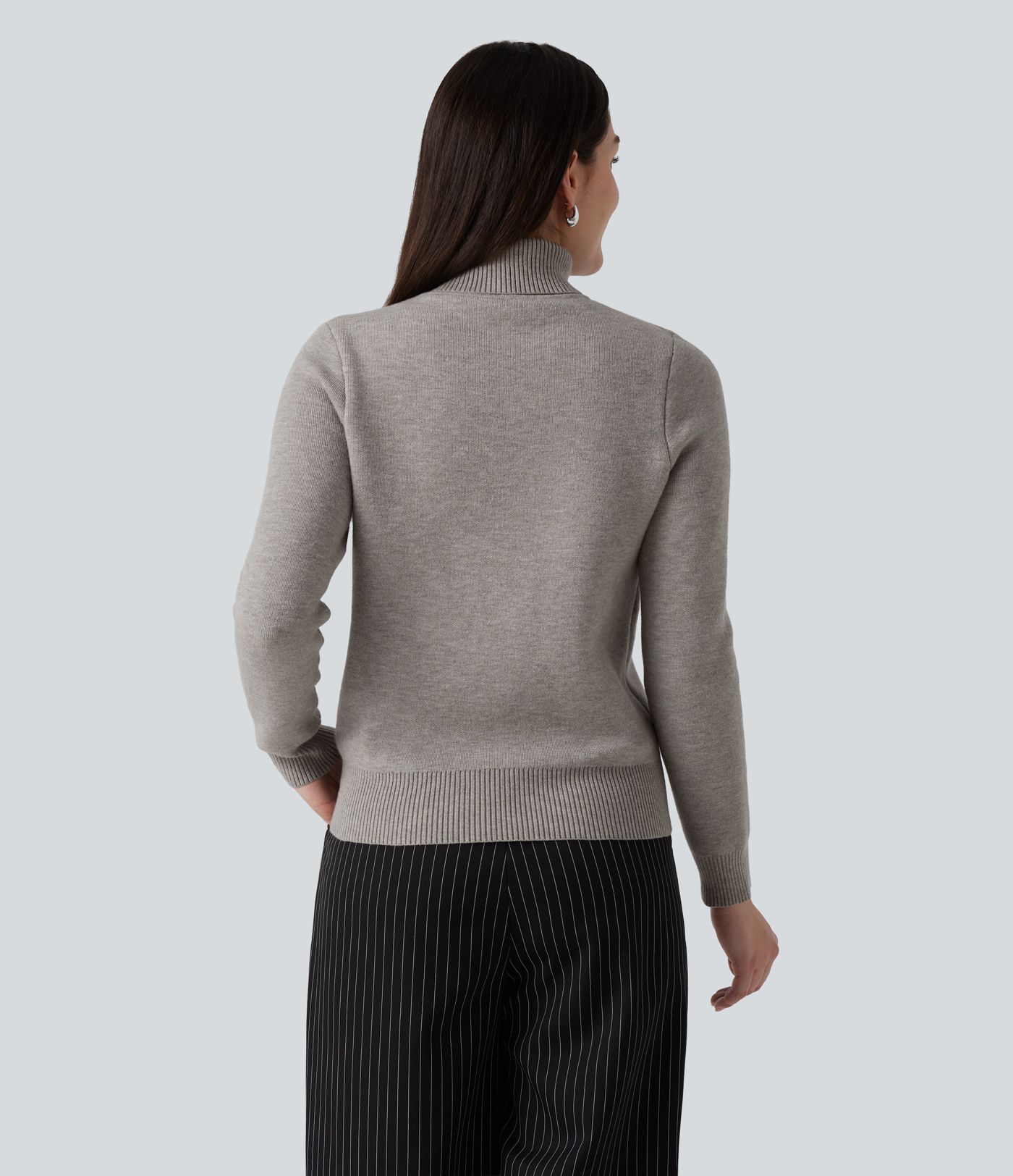 Büro-Pullover mit hohem Kragen und langen Ärmeln Büro-Pullover mit hohem Kragen und langen Ärmeln