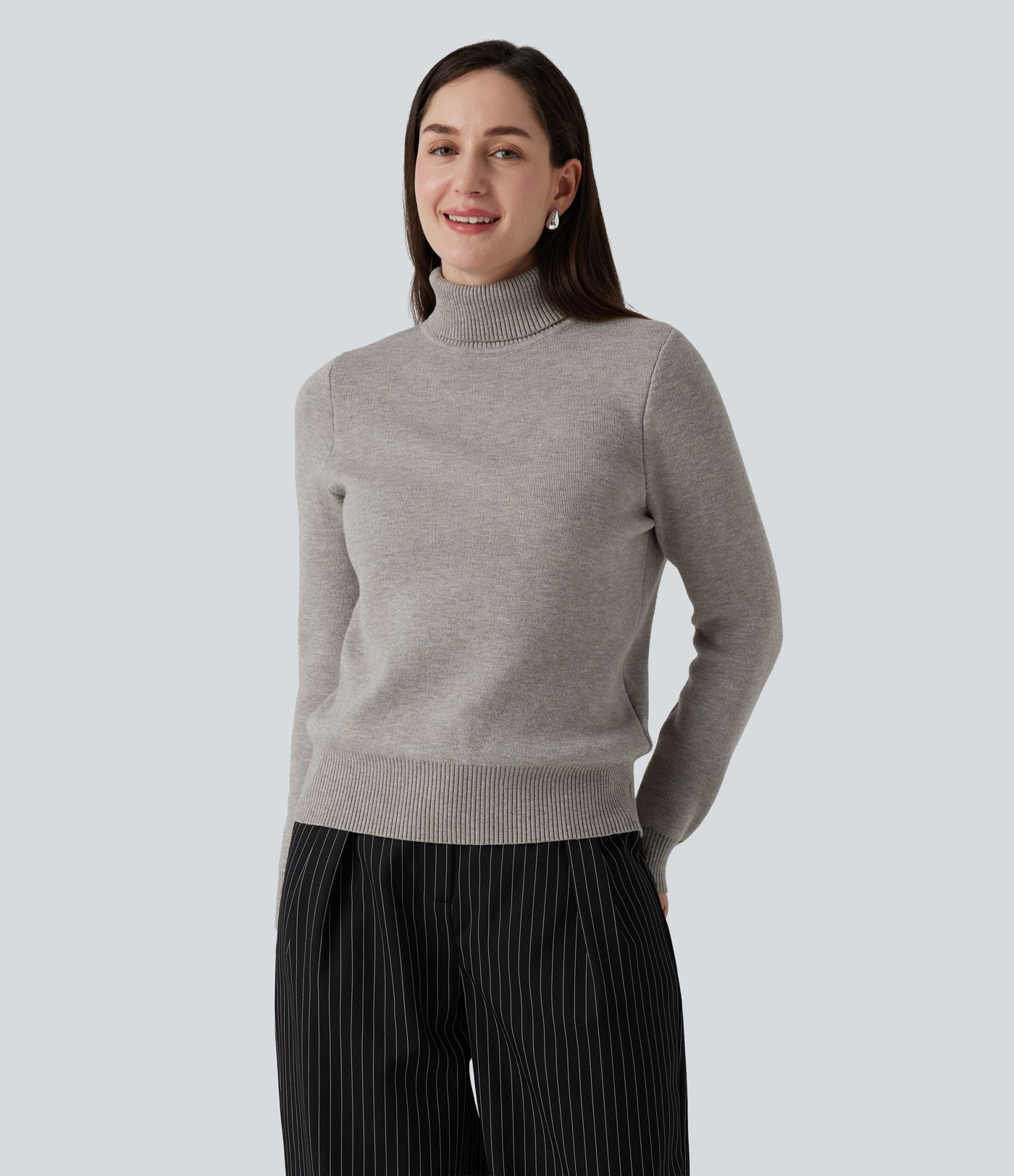 Büro-Pullover mit hohem Kragen und langen Ärmeln Büro-Pullover mit hohem Kragen und langen Ärmeln
