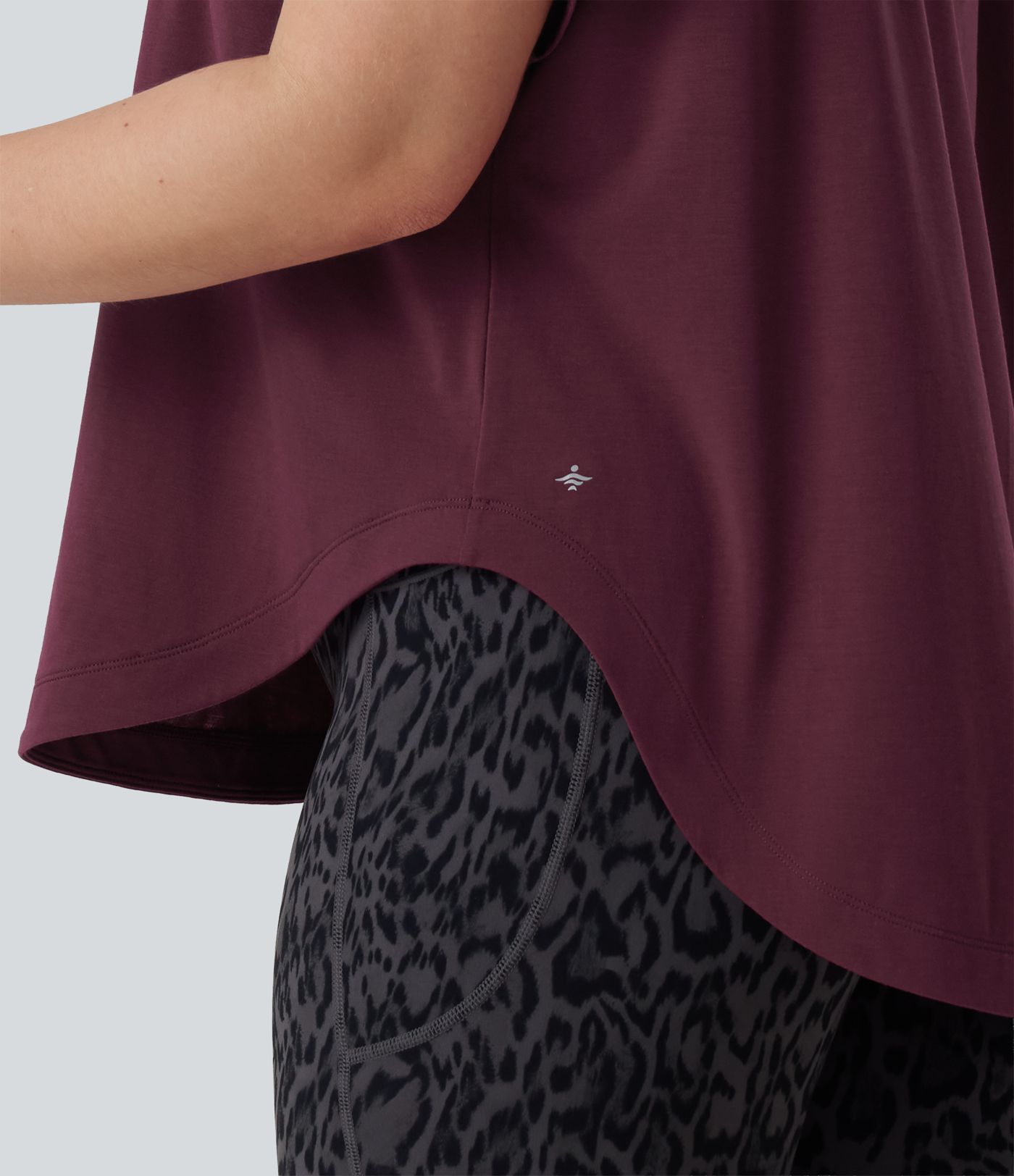 Plus Size One Shoulder Short Sleeve Curved Hem Quick Dry Yoga Sports Top with Built-in Bra Plus Size One Shoulder Short Sleeve Curved Hem Quick Dry Yoga Sports Top with Built-in Bra