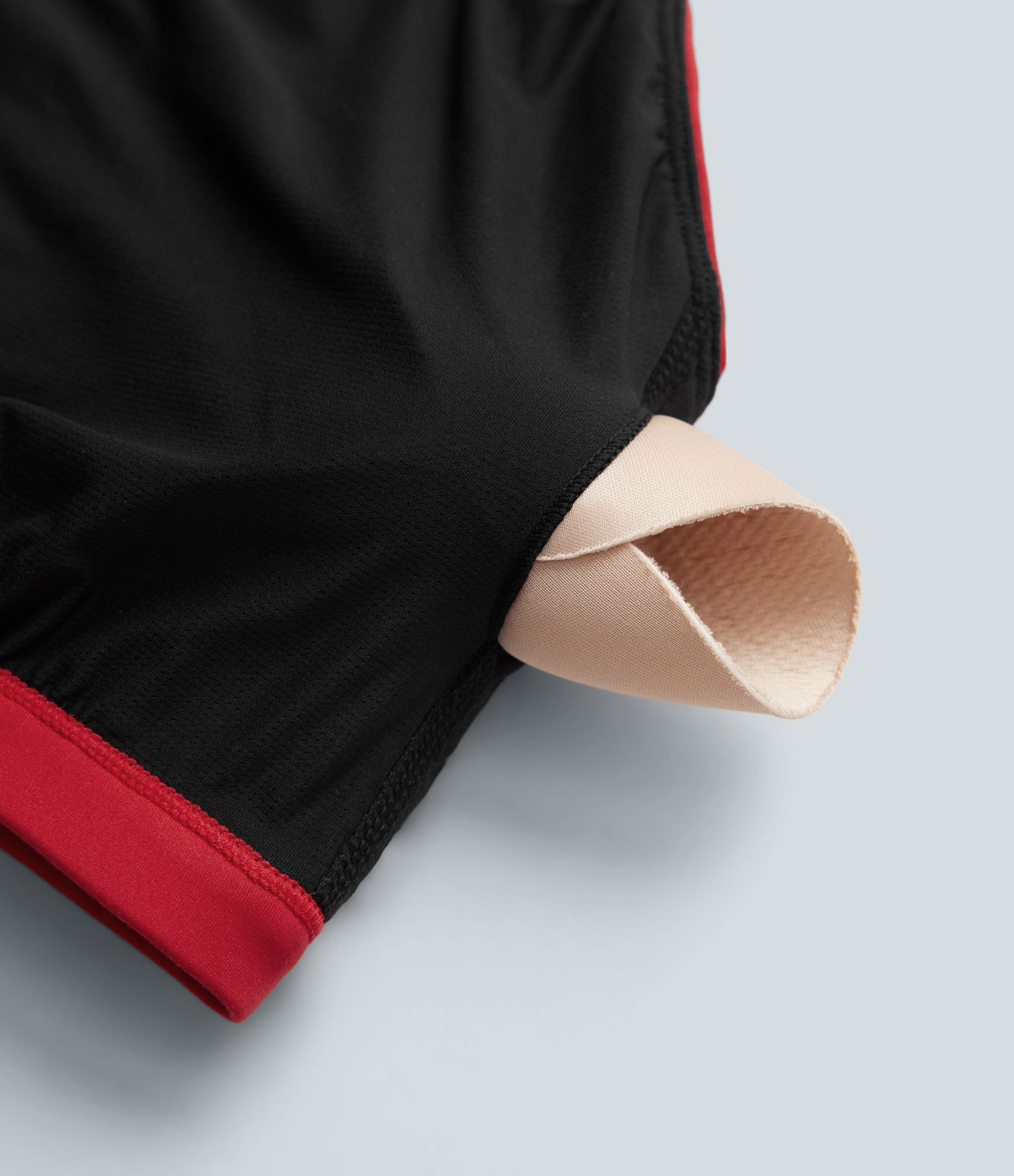 Brassière de yoga SoftlyZero™ Plush à maintien léger, bretelles croisées et coussinets amovibles Brassière de yoga SoftlyZero™ Plush à maintien léger, bretelles croisées et coussinets amovibles
