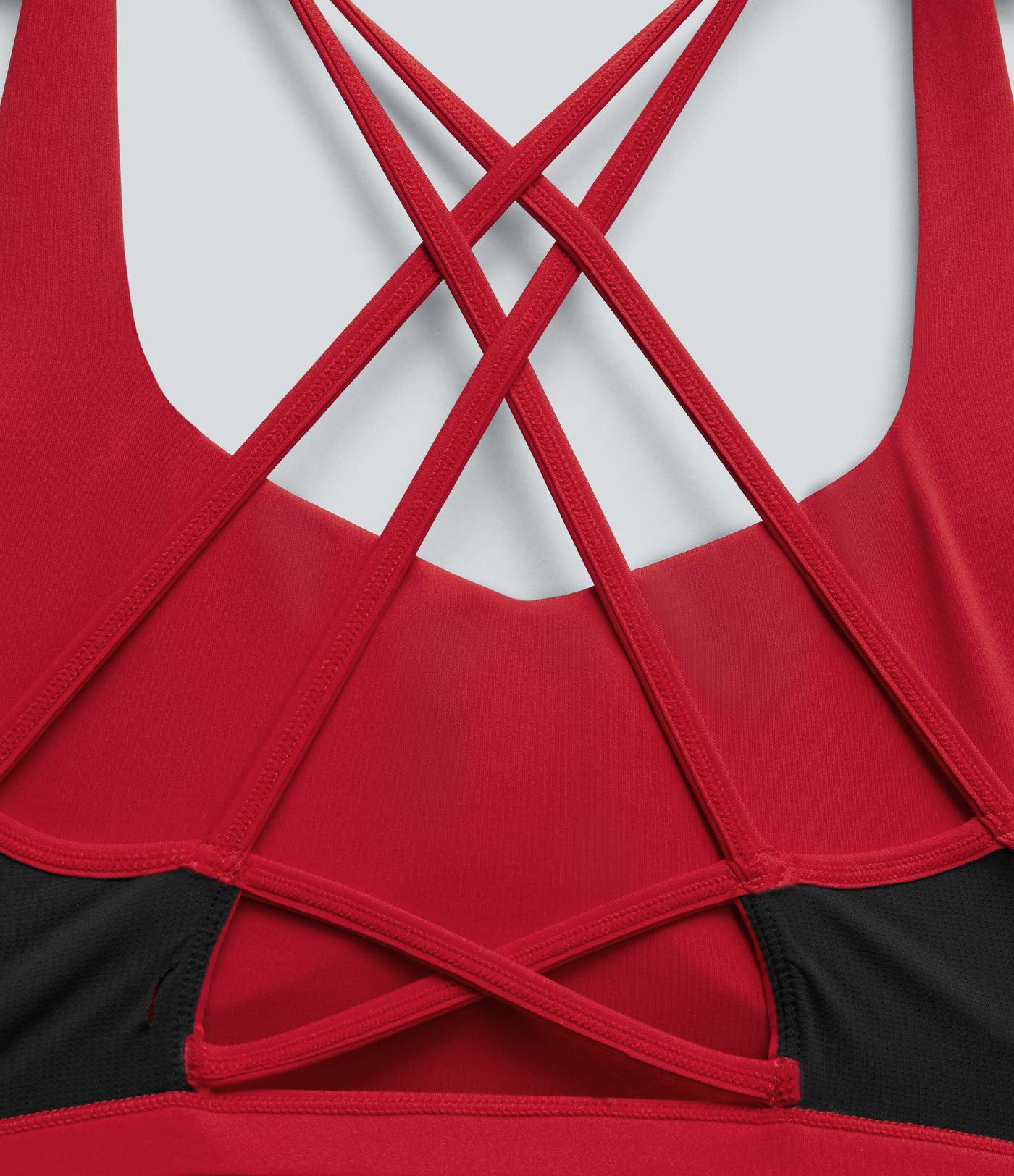 Brassière de yoga SoftlyZero™ Plush à maintien léger, bretelles croisées et coussinets amovibles Brassière de yoga SoftlyZero™ Plush à maintien léger, bretelles croisées et coussinets amovibles