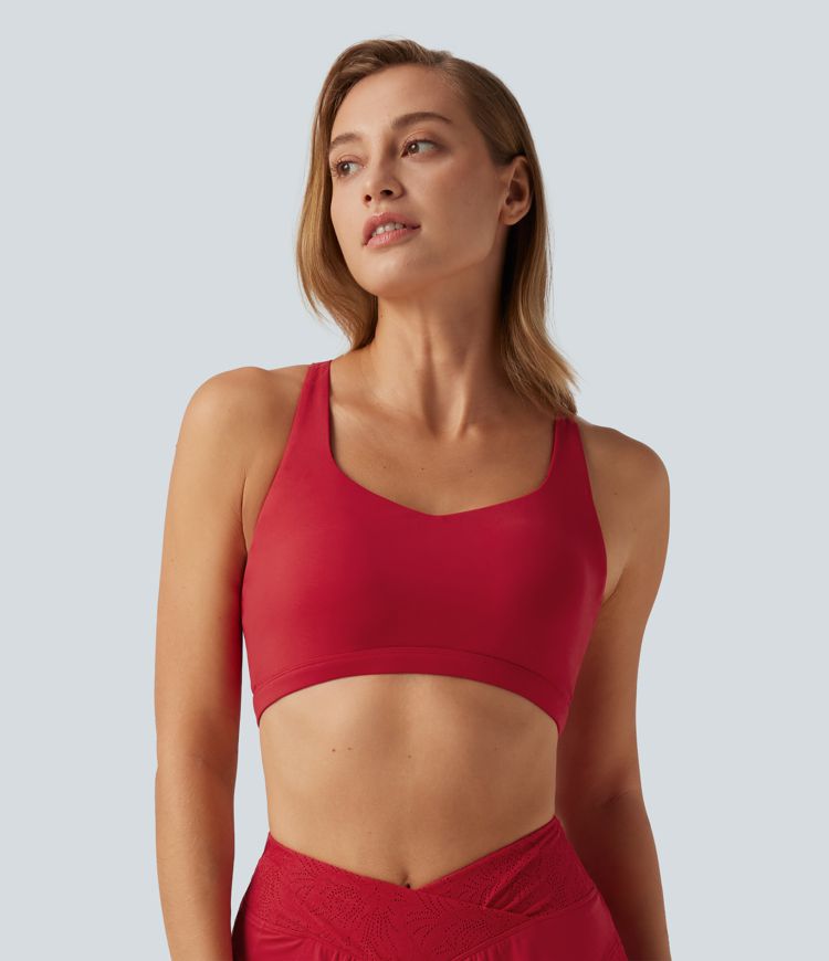 Brassière de yoga SoftlyZero™ Plush à maintien léger, bretelles croisées et coussinets amovibles Brassière de yoga SoftlyZero™ Plush à maintien léger, bretelles croisées et coussinets amovibles