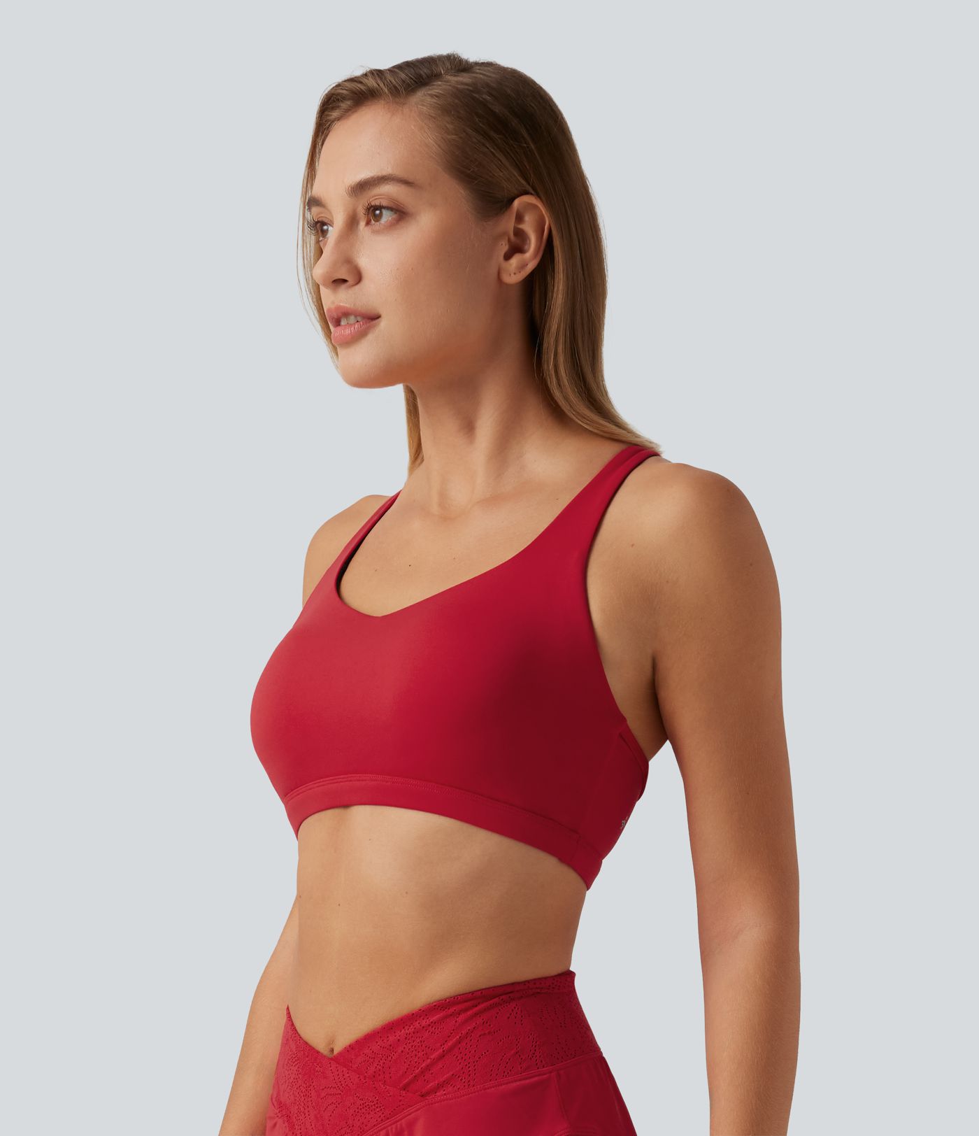 Brassière de yoga SoftlyZero™ Plush à maintien léger, bretelles croisées et coussinets amovibles Brassière de yoga SoftlyZero™ Plush à maintien léger, bretelles croisées et coussinets amovibles