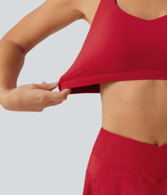 Brassière de yoga SoftlyZero™ Plush à maintien léger, bretelles croisées et coussinets amovibles Brassière de yoga SoftlyZero™ Plush à maintien léger, bretelles croisées et coussinets amovibles