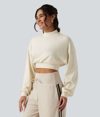 Lässiges, verkürztes Sweatshirt mit Stehkragen, langen Ärmeln und überschnittenen Schultern