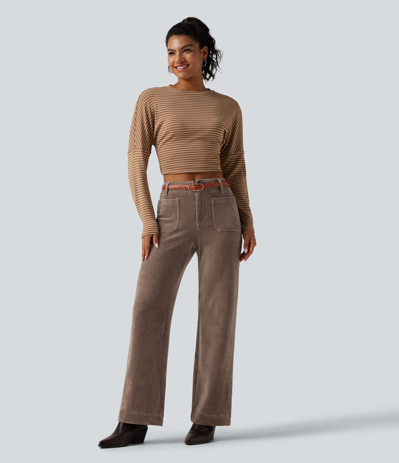Lässige Hose aus Cord mit hohem Bund, mehreren Taschen und geradem Bein Lässige Hose aus Cord mit hohem Bund, mehreren Taschen und geradem Bein