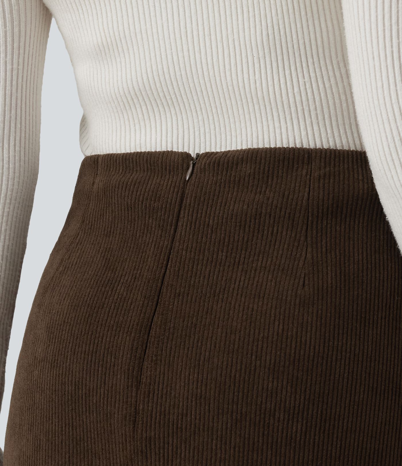 Mini-jupe courte taille haute, coupe évasée (A-line), en velours côtelé doublée polaire, style décontracté, avec short intégré Mini-jupe courte taille haute, coupe évasée (A-line), en velours côtelé doublée polaire, style décontracté, avec short intégré