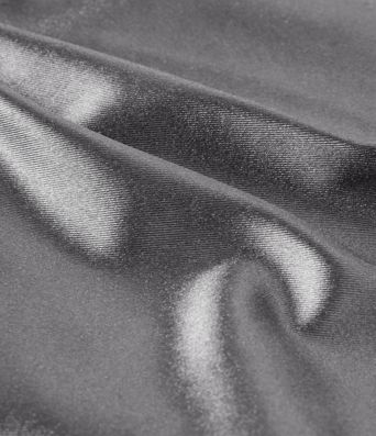 Satin-Shorts mit hoher Taille, 3" und Taschen Satin-Shorts mit hoher Taille, 3" und Taschen