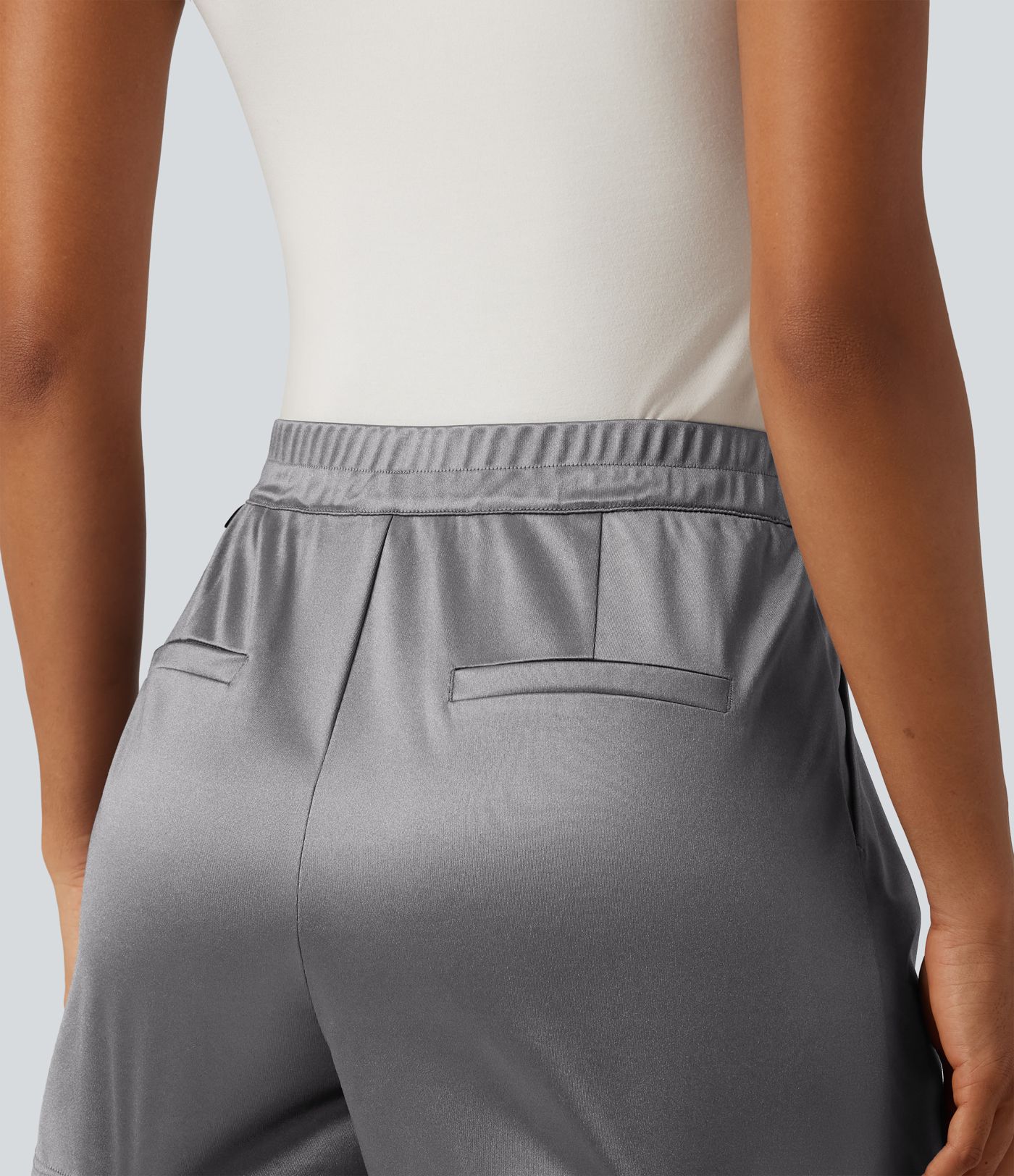 Satin-Shorts mit hoher Taille, 3" und Taschen Satin-Shorts mit hoher Taille, 3" und Taschen