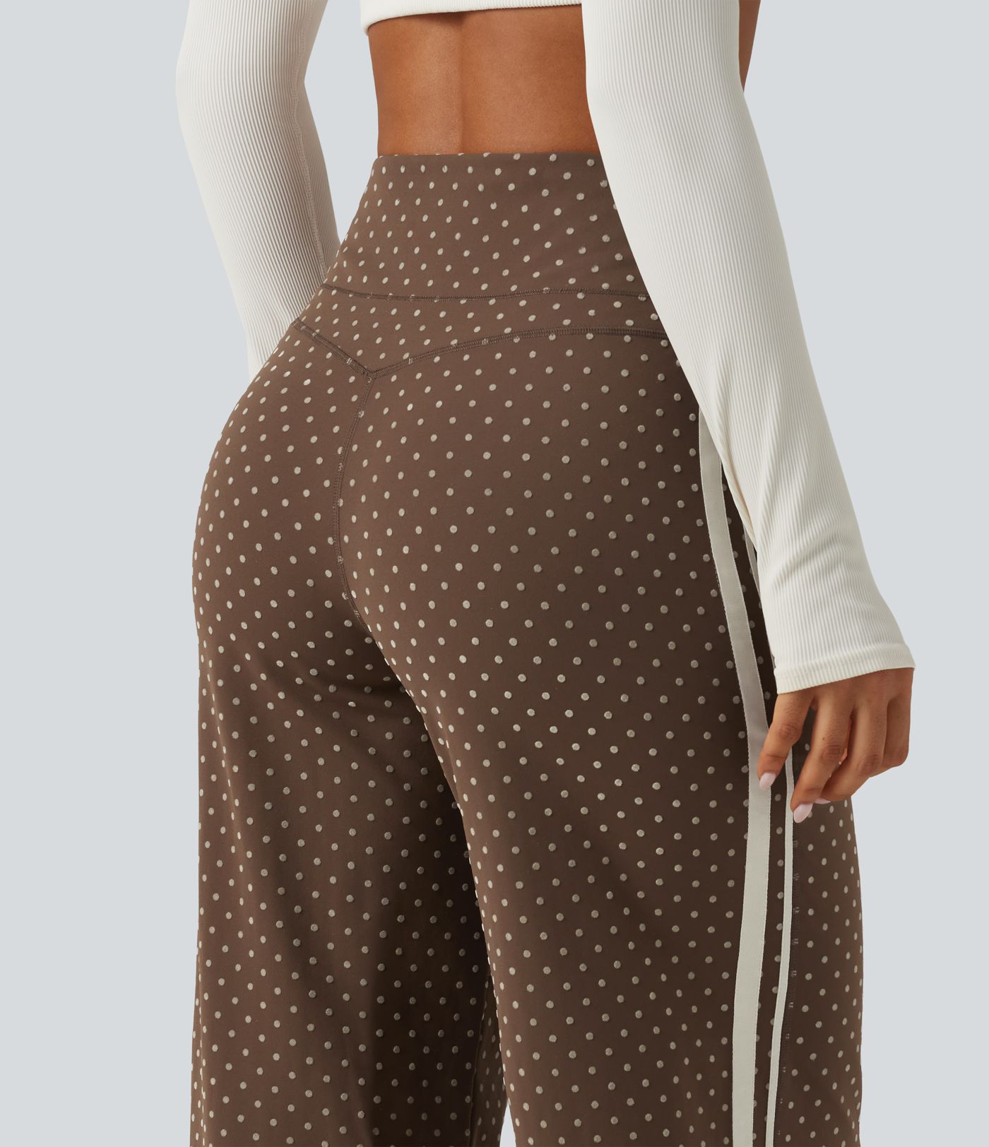 Halara UltraSculpt™ pantalones de yoga flocados de talle alto con control abdominal en forma de V, pierna recta, estampado de lunares y bolsillos Halara UltraSculpt™ pantalones de yoga flocados de talle alto con control abdominal en forma de V, pierna recta, estampado de lunares y bolsillos