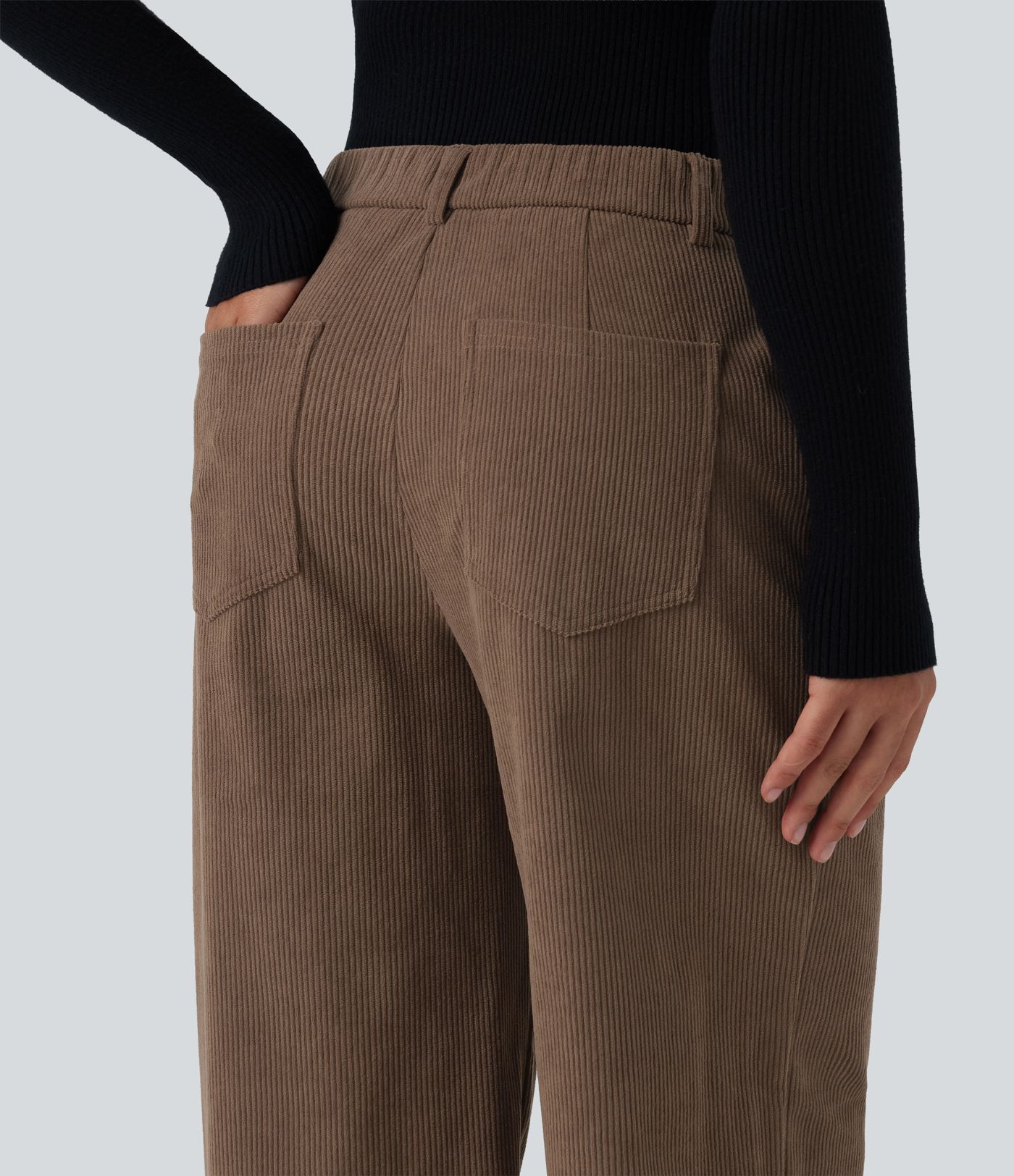 Lässige Cordhose mit mittelhohem Bund, mehreren Taschen und geradem Bein Lässige Cordhose mit mittelhohem Bund, mehreren Taschen und geradem Bein