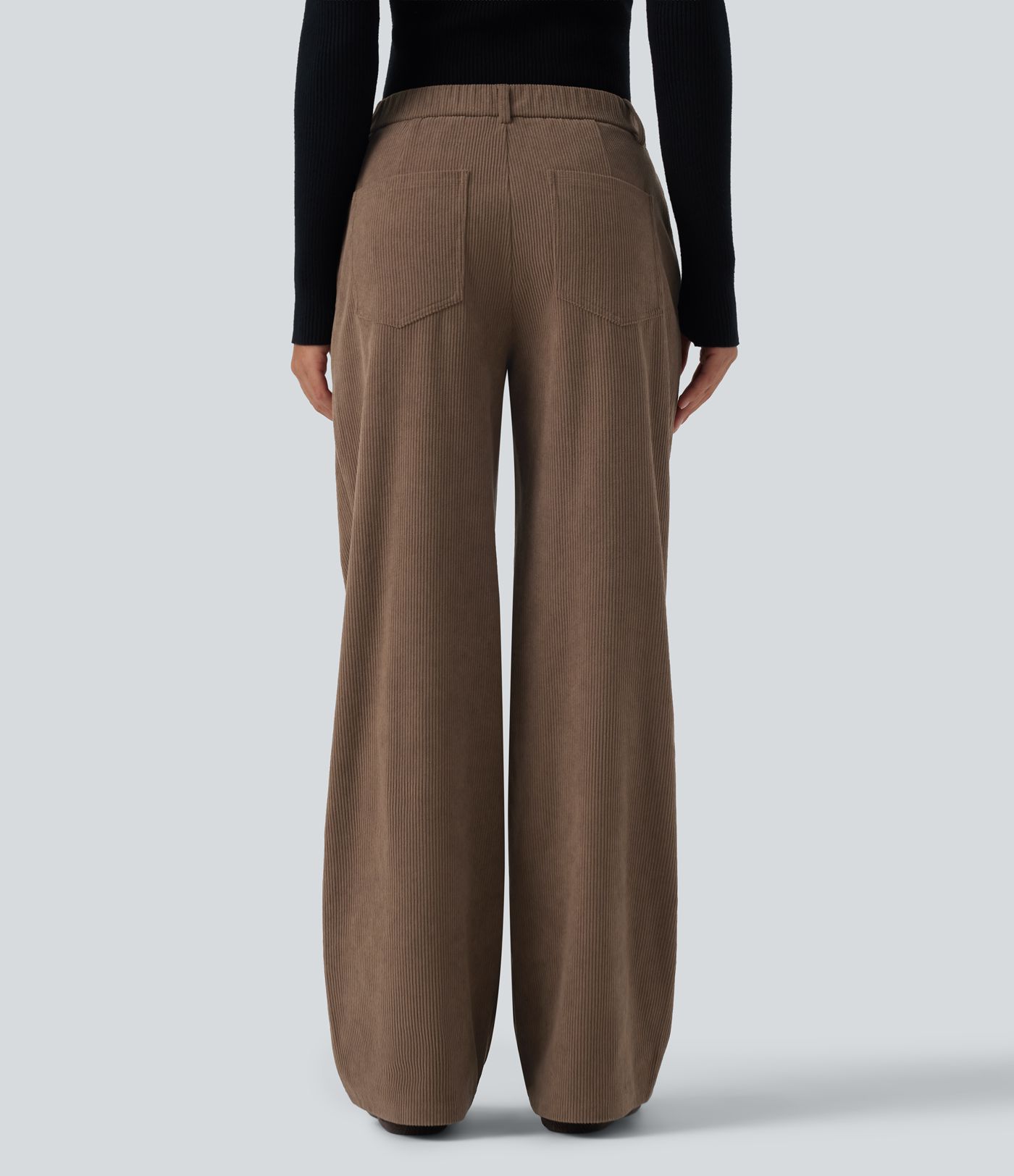 Lässige Cordhose mit mittelhohem Bund, mehreren Taschen und geradem Bein Lässige Cordhose mit mittelhohem Bund, mehreren Taschen und geradem Bein