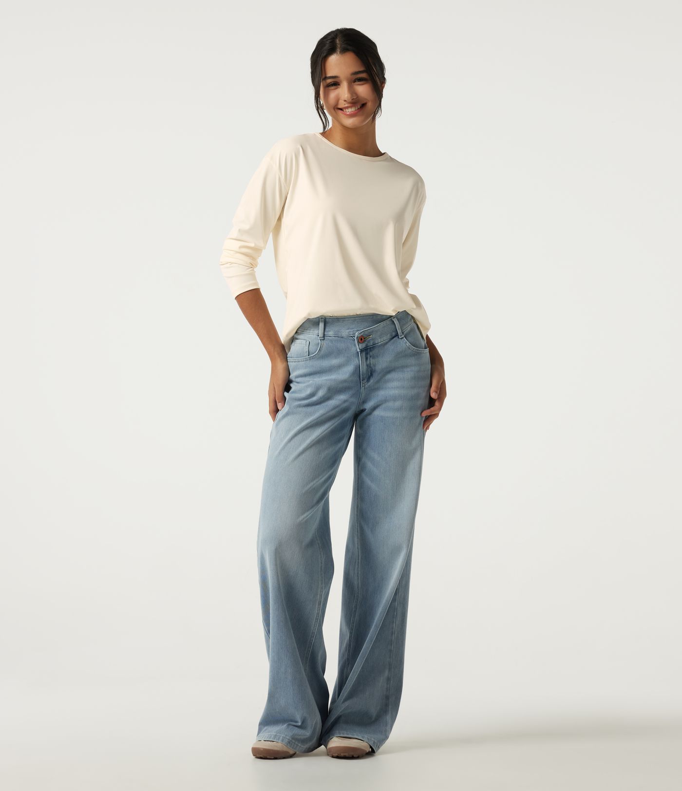 Round Neck Long Sleeve Cut-Out Back Casual Sports Top Round Neck Long Sleeve Cut-Out Back Casual Sports Top