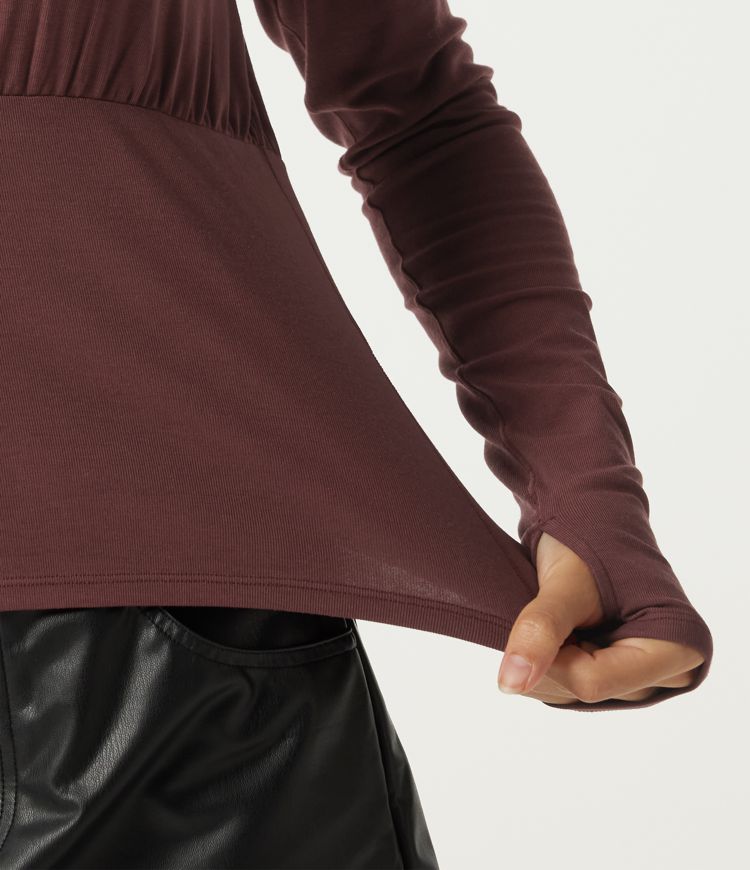 Lässiges Top mit Wasserfallausschnitt, langen Ärmeln und Daumenlöchern Lässiges Top mit Wasserfallausschnitt, langen Ärmeln und Daumenlöchern