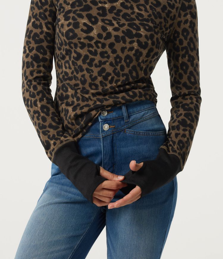 Round Neck Leopard Print Long Sleeve Casual T-Shirt with Thumbholes Round Neck Leopard Print Long Sleeve Casual T-Shirt with Thumbholes
