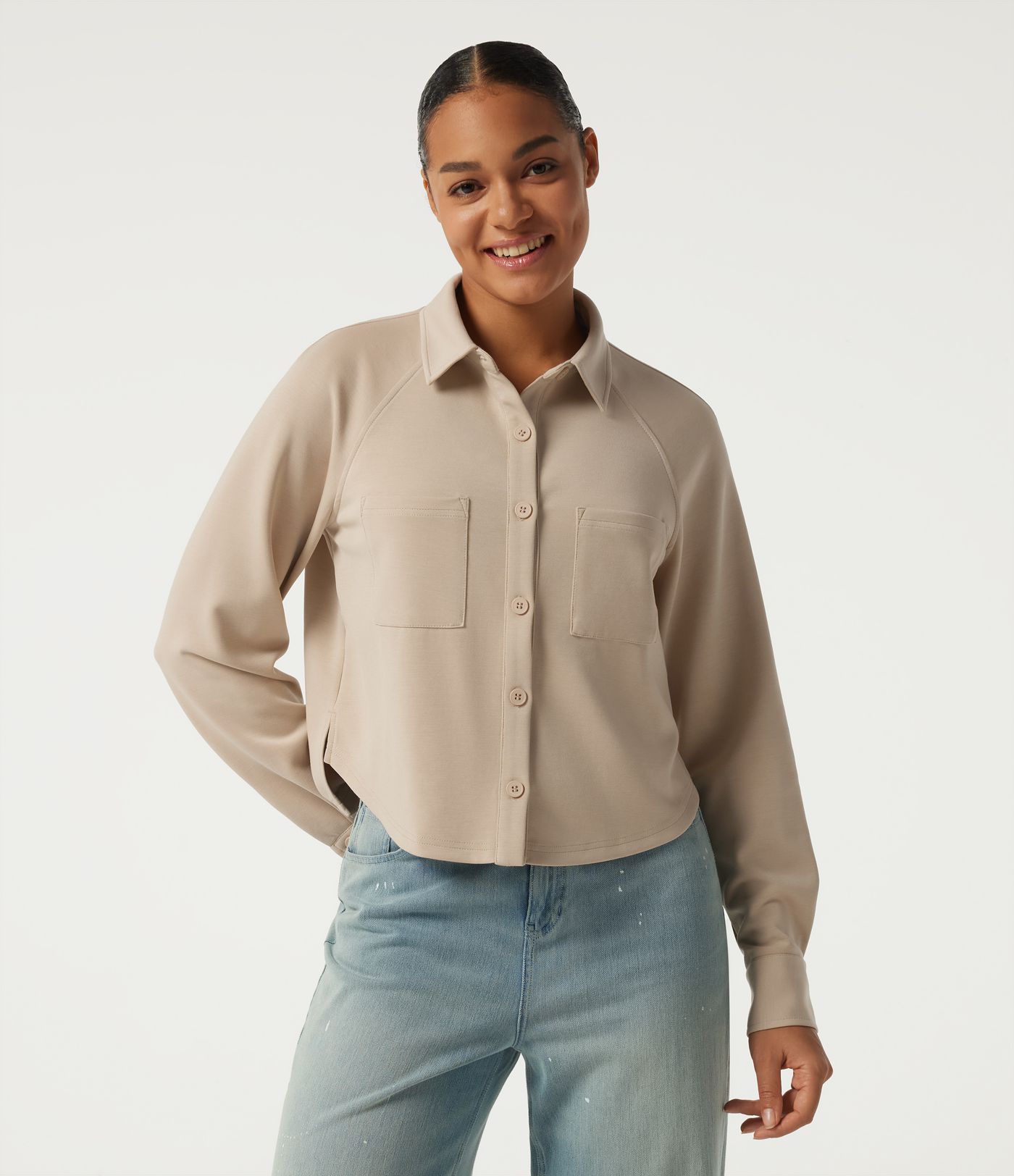 Freizeitjacke mit Stehkragen, langen Ärmeln und Taschen Freizeitjacke mit Stehkragen, langen Ärmeln und Taschen
