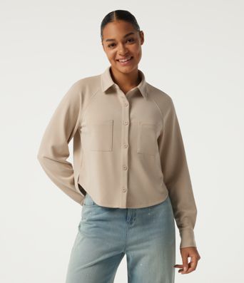 Freizeitjacke mit Stehkragen, langen Ärmeln und Taschen Freizeitjacke mit Stehkragen, langen Ärmeln und Taschen