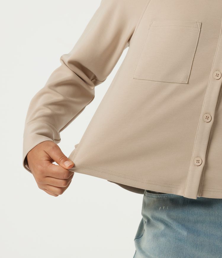 Freizeitjacke mit Stehkragen, langen Ärmeln und Taschen Freizeitjacke mit Stehkragen, langen Ärmeln und Taschen