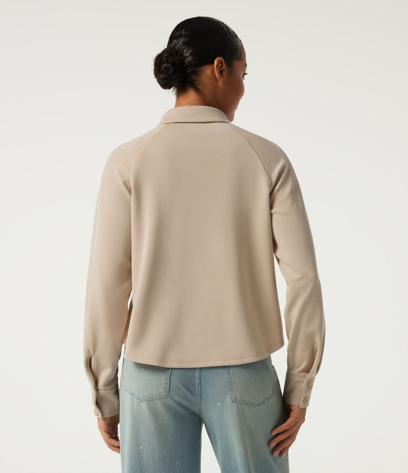 Freizeitjacke mit Stehkragen, langen Ärmeln und Taschen Freizeitjacke mit Stehkragen, langen Ärmeln und Taschen