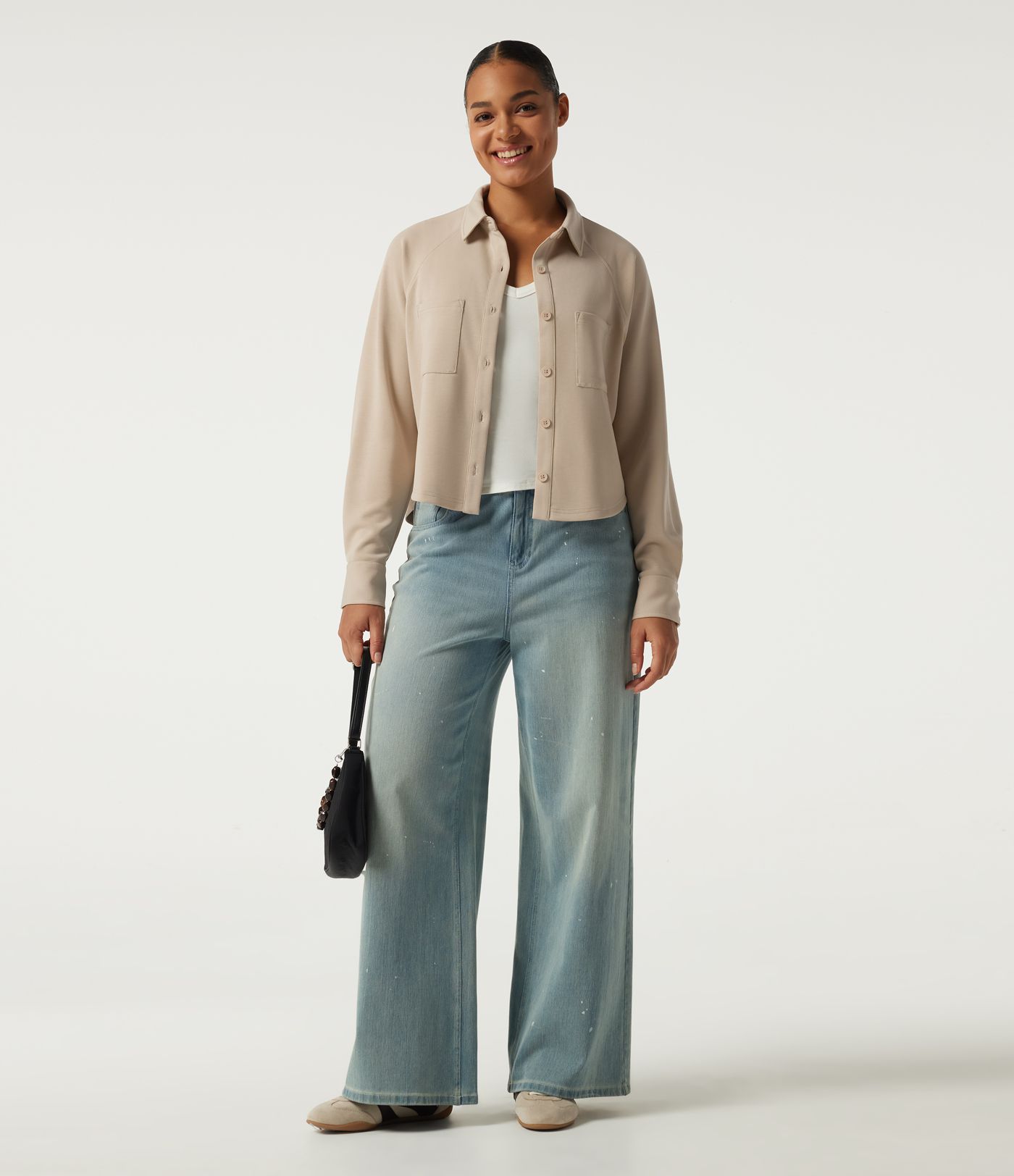 Freizeitjacke mit Stehkragen, langen Ärmeln und Taschen Freizeitjacke mit Stehkragen, langen Ärmeln und Taschen