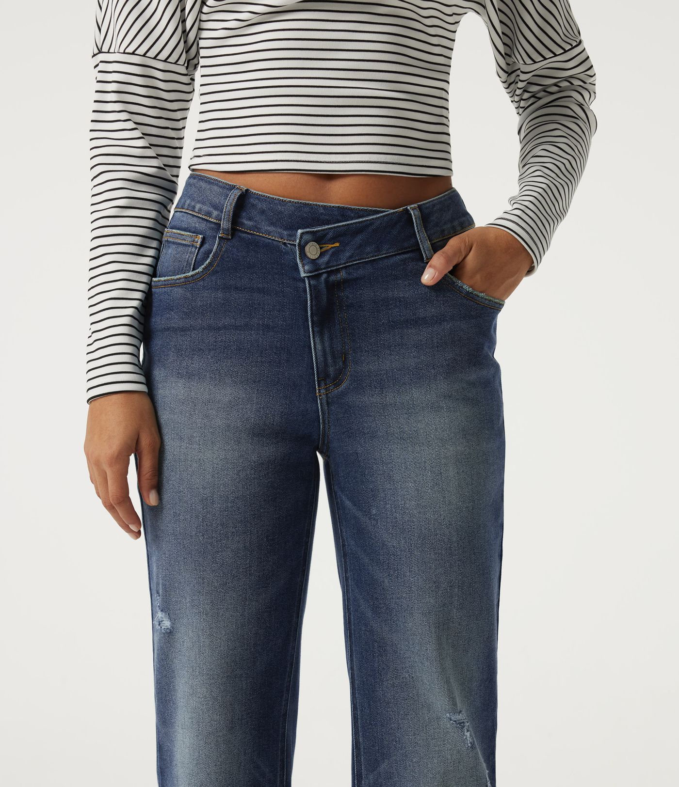 Mid Rise Straight Leg Asymmetric Casual Jeans with Pockets Mid Rise Straight Leg Asymmetric Casual Jeans with Pockets