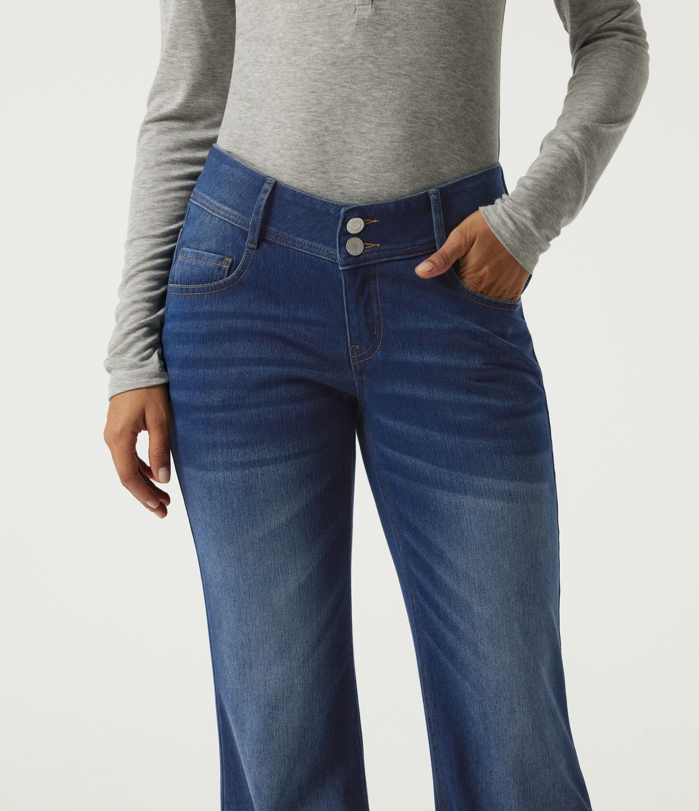 Jean flare Halara Flex™ à taille mi-haute avec poches Jean flare Halara Flex™ à taille mi-haute avec poches