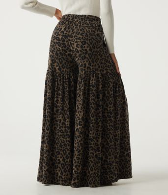 Hoch geschnittene, weite, lässige Hose mit Leopardenmuster und Taschen Hoch geschnittene, weite, lässige Hose mit Leopardenmuster und Taschen