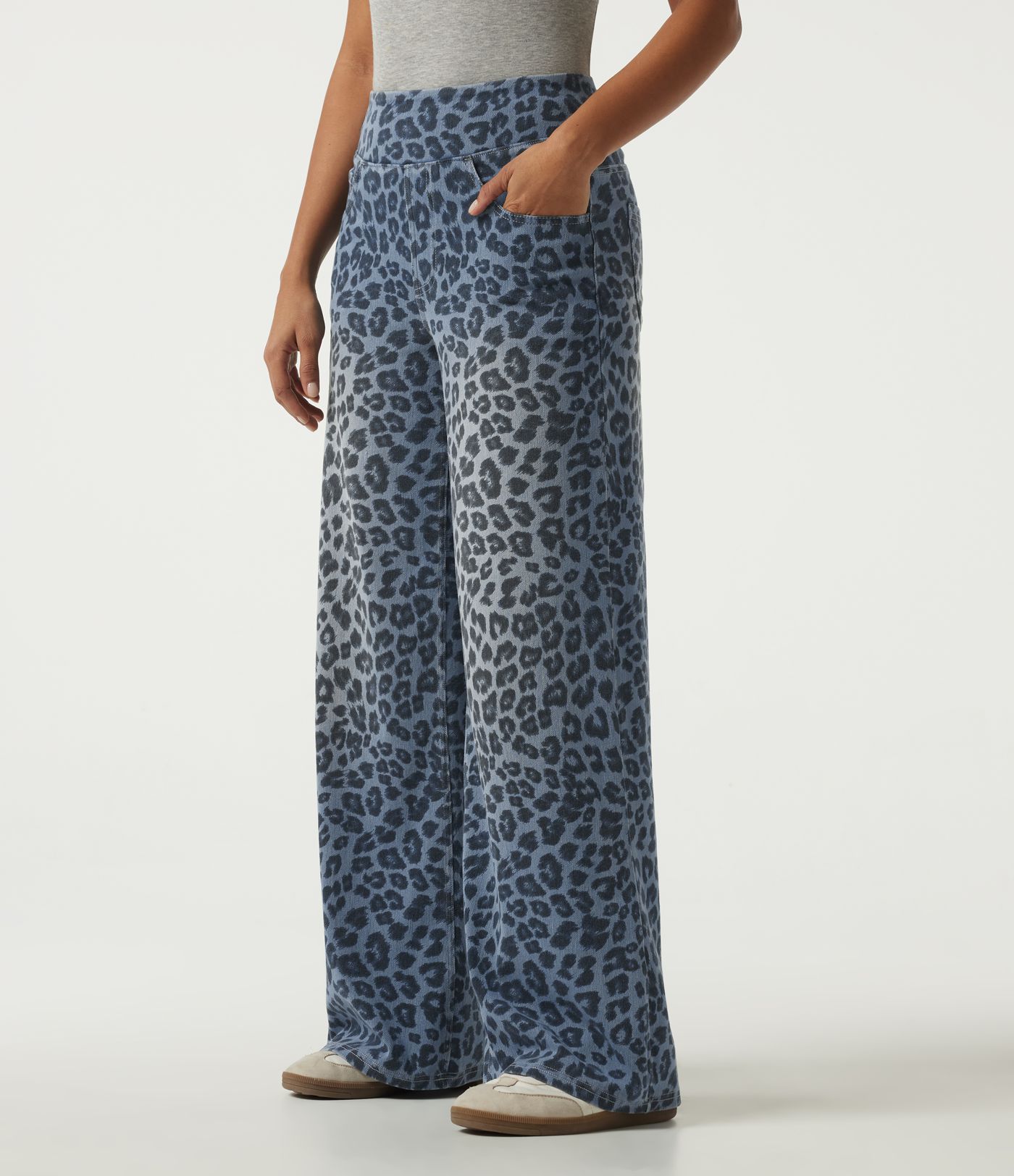 Halara Flex™ High Waisted Leopard Patterned Denim Casual Wide Leg Jeans with Pockets