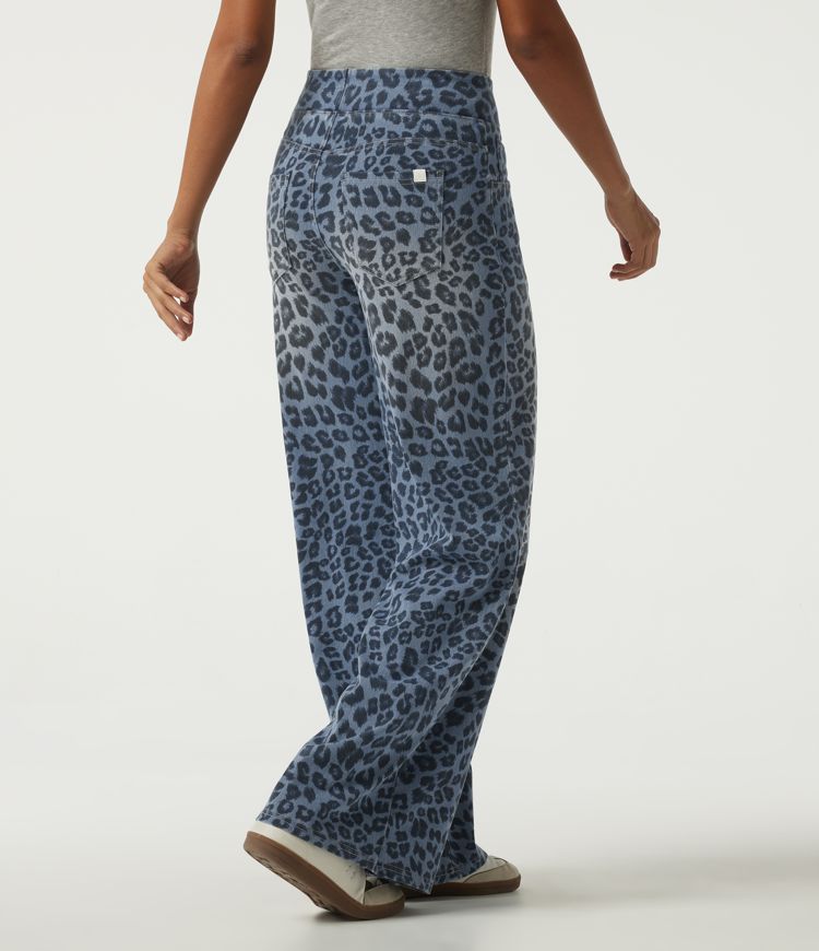 Halara Flex™ High Waisted Leopard Patterned Denim Casual Wide Leg Jeans with Pockets