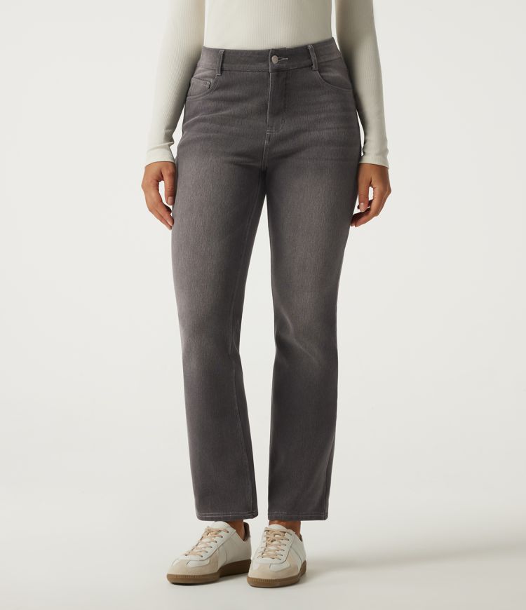 Lässige Fleece-Bootcut-Jeans aus Baumwolle mit mittelhohem Bund und mehreren Taschen Lässige Fleece-Bootcut-Jeans aus Baumwolle mit mittelhohem Bund und mehreren Taschen