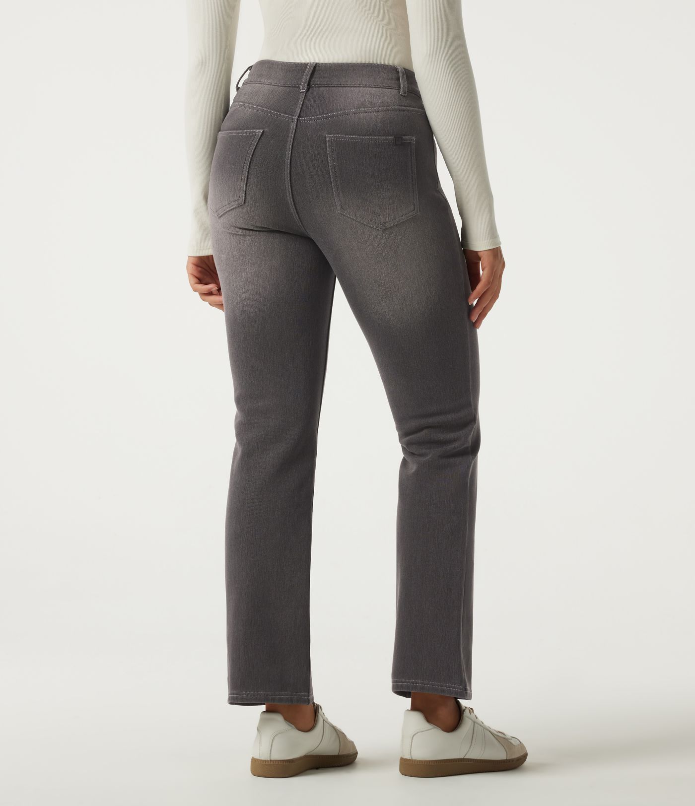 Lässige Fleece-Bootcut-Jeans aus Baumwolle mit mittelhohem Bund und mehreren Taschen Lässige Fleece-Bootcut-Jeans aus Baumwolle mit mittelhohem Bund und mehreren Taschen
