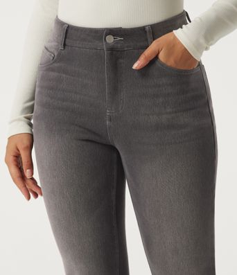 Lässige Fleece-Bootcut-Jeans aus Baumwolle mit mittelhohem Bund und mehreren Taschen Lässige Fleece-Bootcut-Jeans aus Baumwolle mit mittelhohem Bund und mehreren Taschen