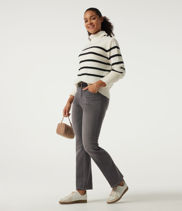 Lässige Fleece-Bootcut-Jeans aus Baumwolle mit mittelhohem Bund und mehreren Taschen Lässige Fleece-Bootcut-Jeans aus Baumwolle mit mittelhohem Bund und mehreren Taschen