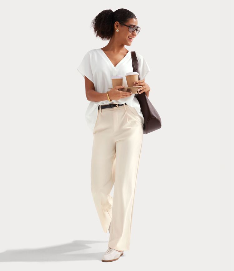Blouse esprit bureau oversize défroissage facile, col V et manches courtes Blouse esprit bureau oversize défroissage facile, col V et manches courtes