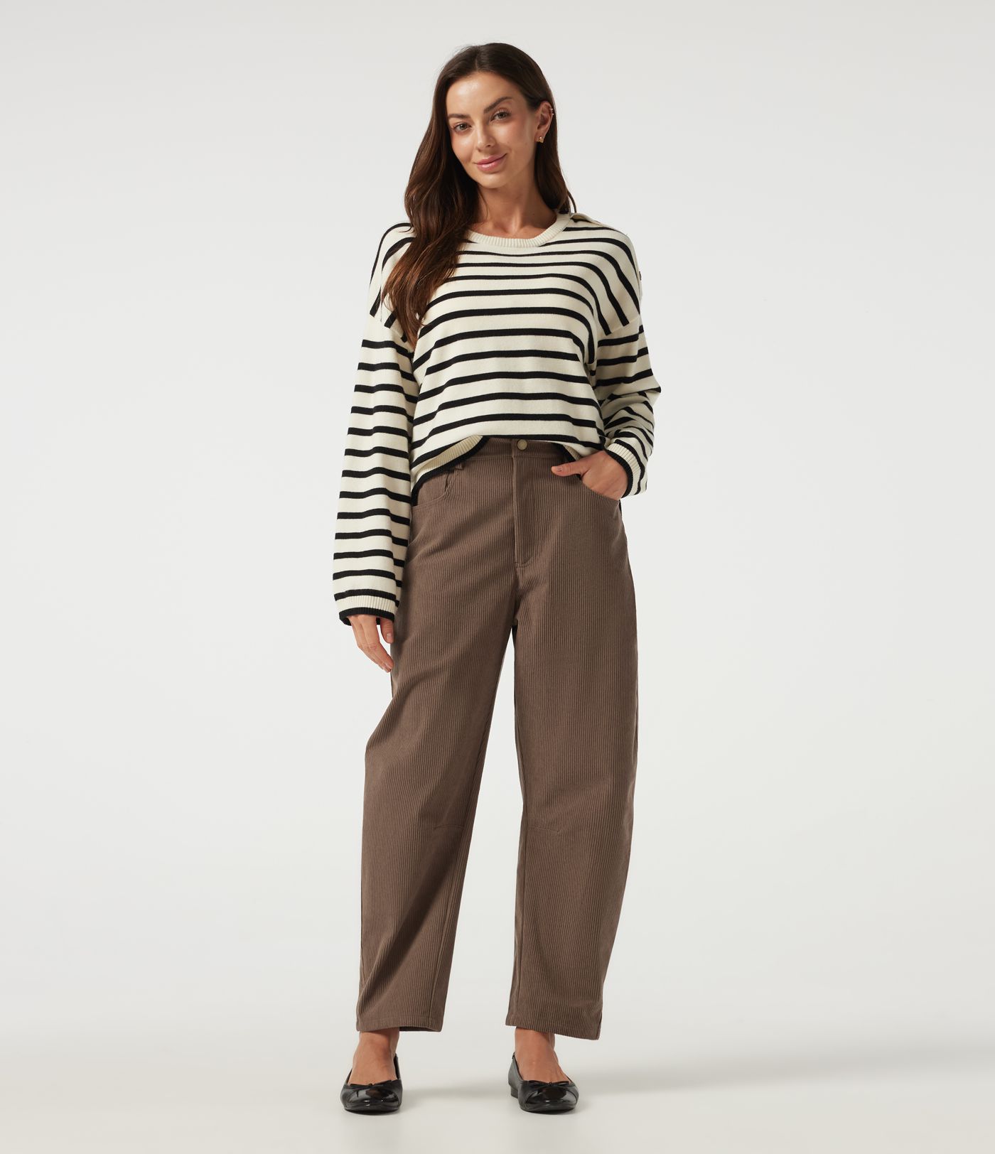 Lässige Cordhose mit hoher Taille, tonnenförmigem Bein und Taschen