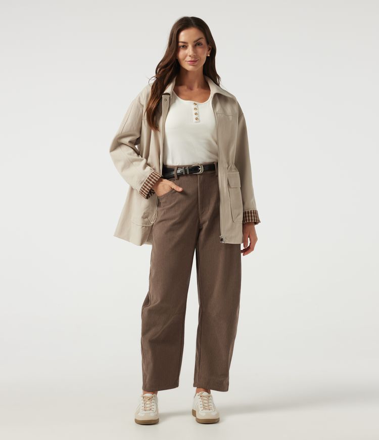 Lässige Cordhose mit hoher Taille, tonnenförmigem Bein und Taschen