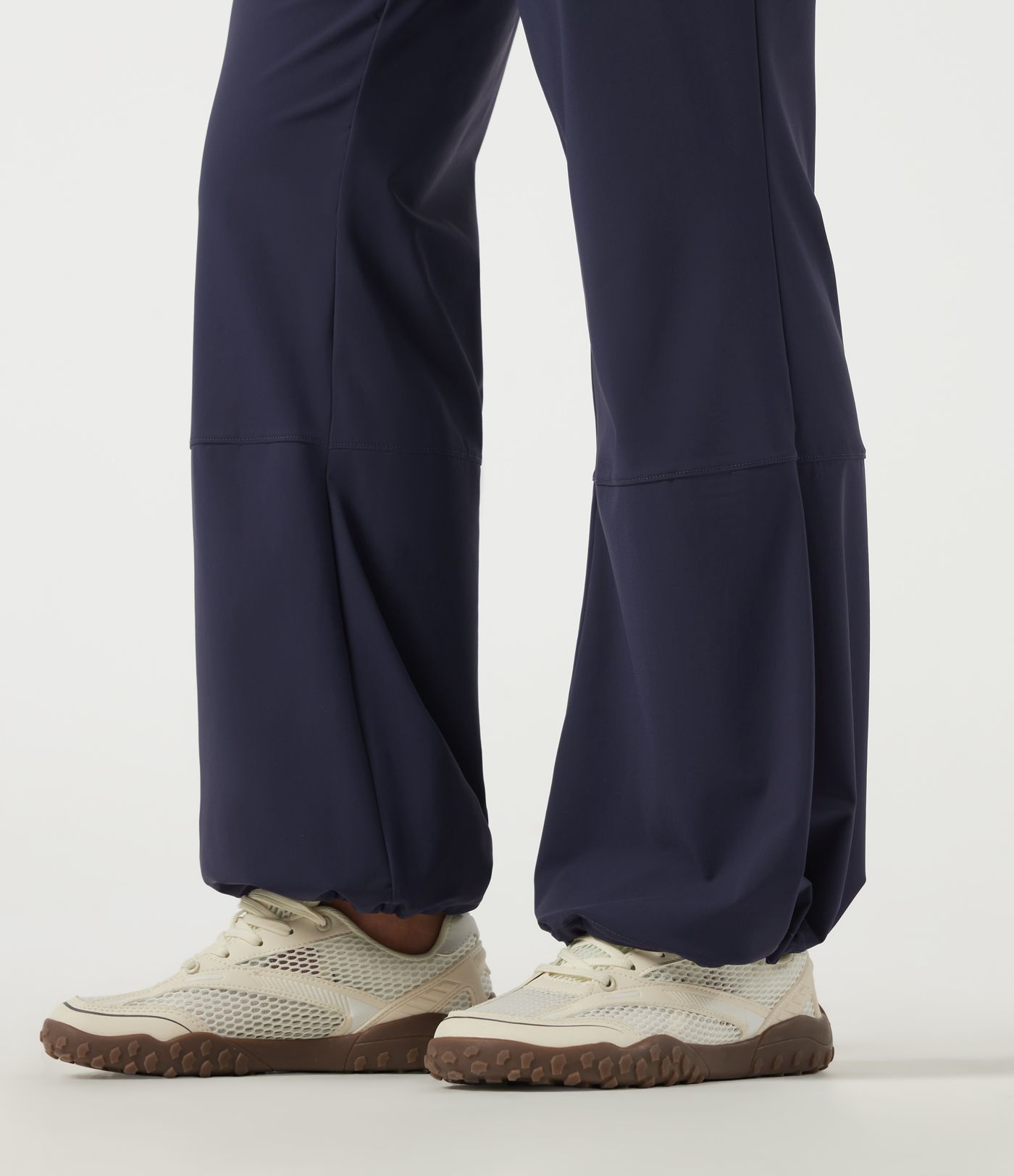 Wanderhose mit mittelhohem Bund, Seitentaschen und Kordelzug - selbstglättend, schnelltrocknend, UPF40+ Wanderhose mit mittelhohem Bund, Seitentaschen und Kordelzug - selbstglättend, schnelltrocknend, UPF40+