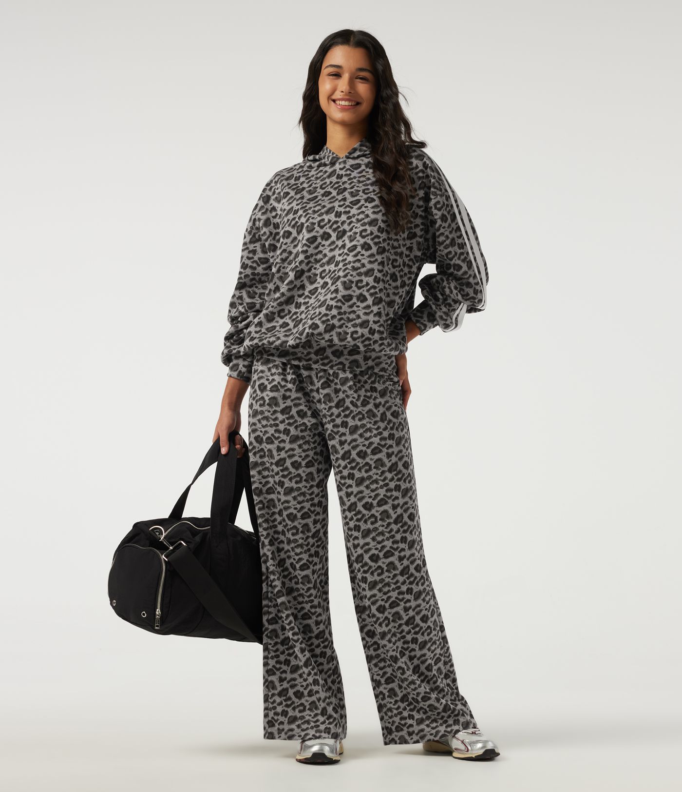 Pantalon décontracté taille haute à cordon, coupe large, imprimé léopard, avec poches Pantalon décontracté taille haute à cordon, coupe large, imprimé léopard, avec poches
