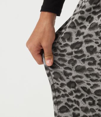 Pantalon décontracté taille haute à cordon, coupe large, imprimé léopard, avec poches Pantalon décontracté taille haute à cordon, coupe large, imprimé léopard, avec poches