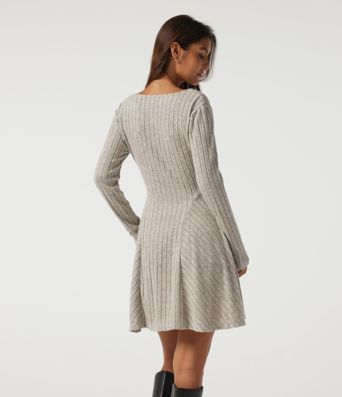 Robe mini en maille côtelée à col henley, manches longues et poches