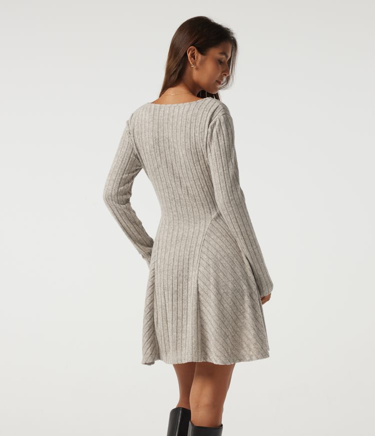 Robe mini en maille côtelée à col henley, manches longues et poches