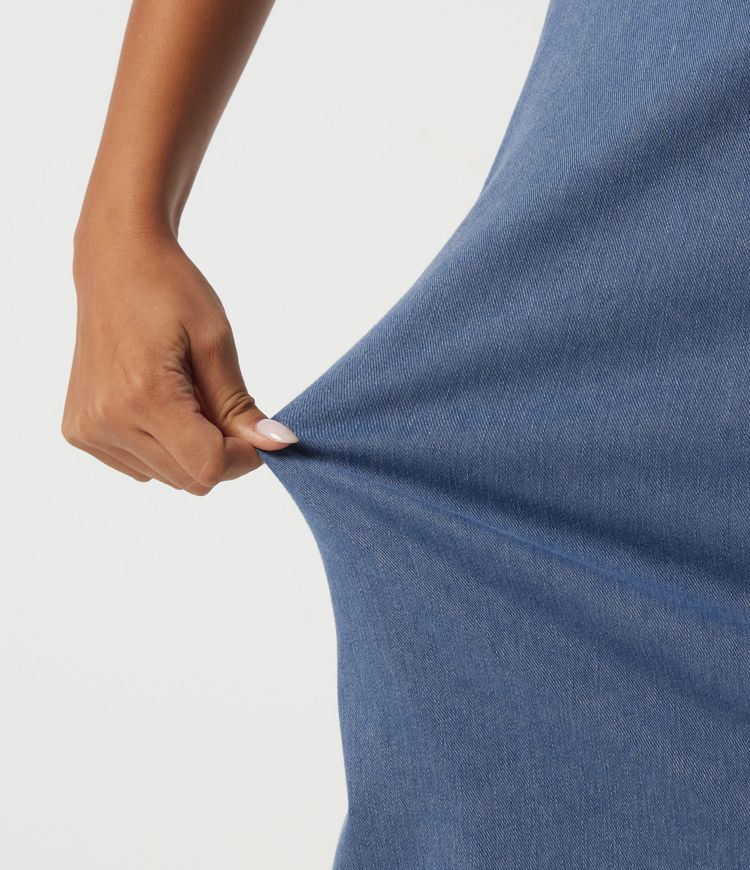 Halara Flex™ - Lässiges Minikleid aus Denim mit Brusttaschen und kurzen Ärmeln Halara Flex™ - Lässiges Minikleid aus Denim mit Brusttaschen und kurzen Ärmeln