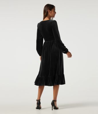 Robe midi en velours à col V profond, manches longues et ourlet à volants