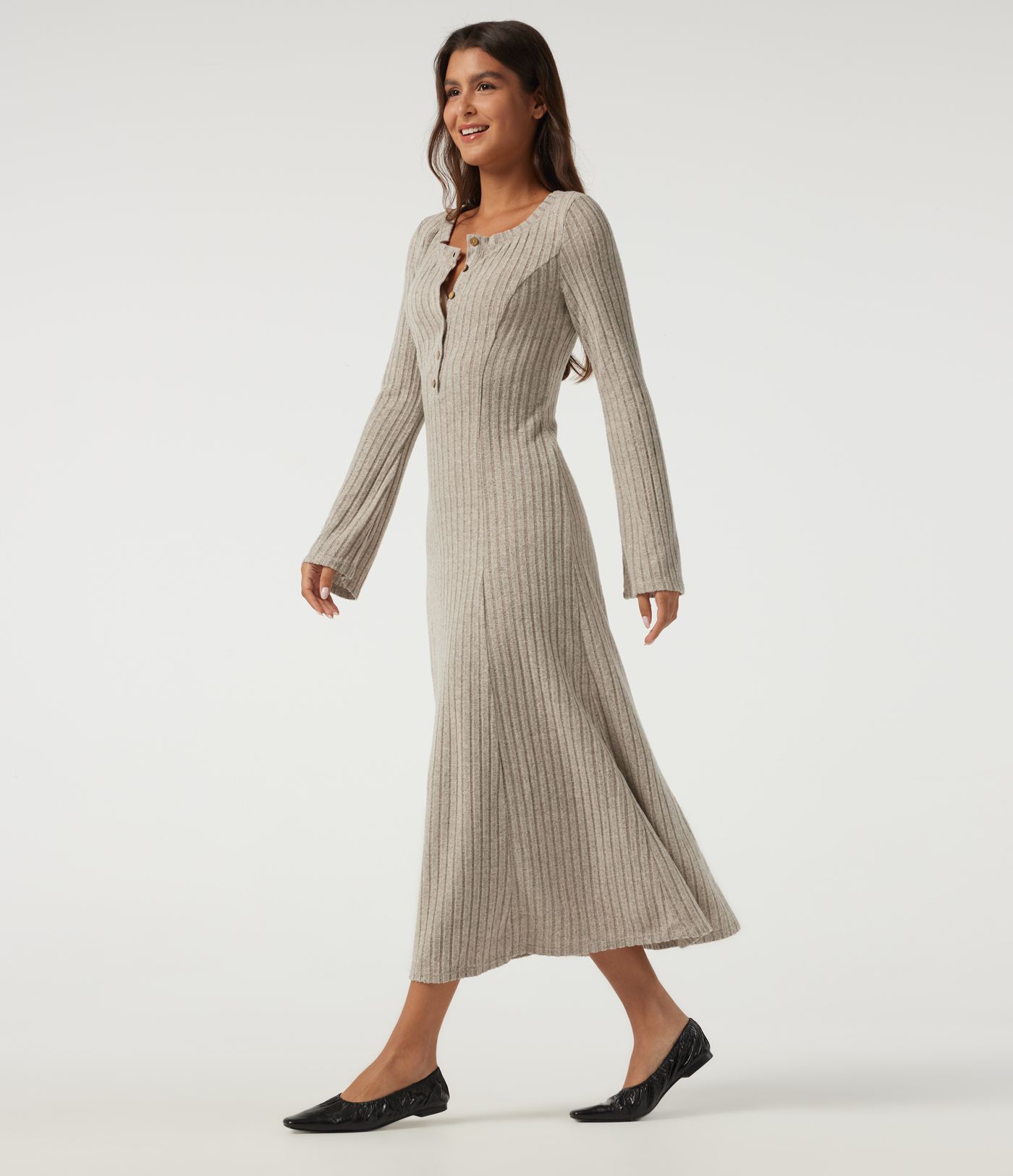 Robe midi en maille côtelée à col tunisien manches longues Robe midi en maille côtelée à col tunisien manches longues