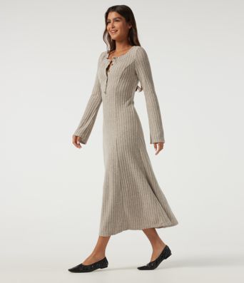 Robe midi en maille côtelée à col tunisien manches longues Robe midi en maille côtelée à col tunisien manches longues