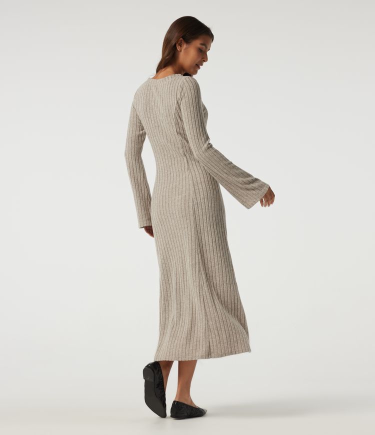 Robe midi en maille côtelée à col tunisien manches longues Robe midi en maille côtelée à col tunisien manches longues