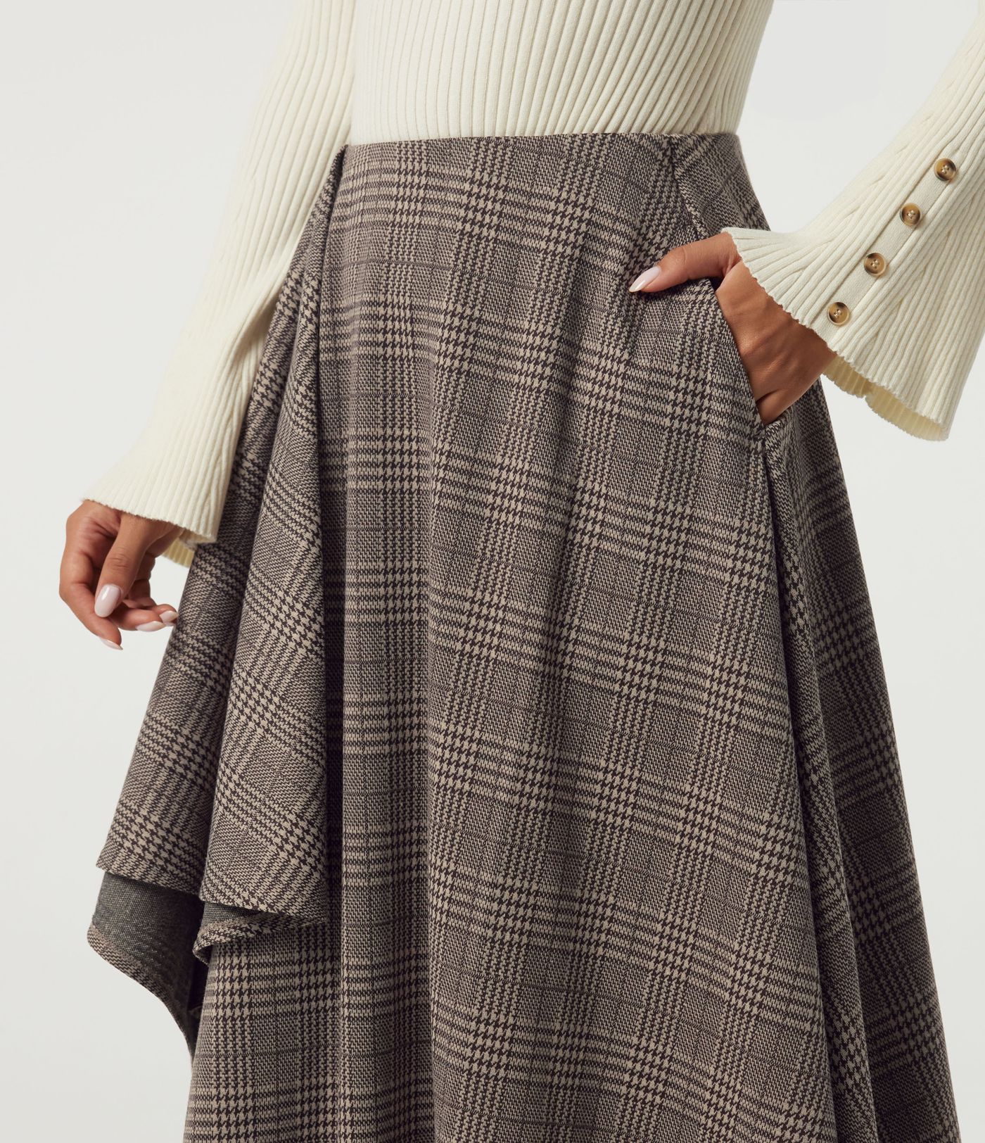 Lässiger Midirock in A-Linie mit hohem Bund, Seitentaschen, Karomuster und asymmetrischem Design Lässiger Midirock in A-Linie mit hohem Bund, Seitentaschen, Karomuster und asymmetrischem Design