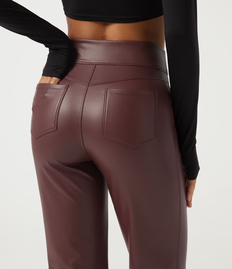 Hoch geschnittene, ausgestellte Freizeithose mit Kontrastnetz, dehnbarem PU-Fleece und Taschen