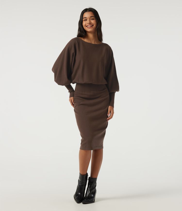 Robe pull de bureau à encolure bateau et manches longues bouffantes