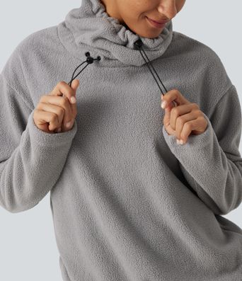 Fleece-Sweatshirt mit hohem Kragen, Kordelzug, langen Ärmeln und gerafftem Saum
